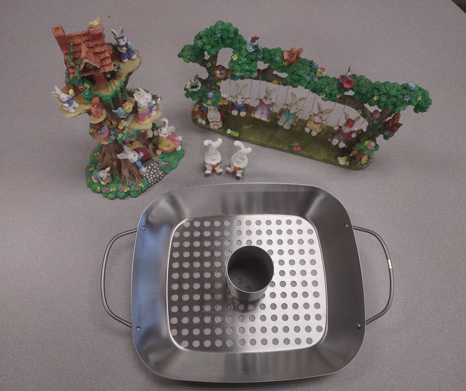 Pampered Chef Roasting Pan with Can Holder & Easter Decoration 2023